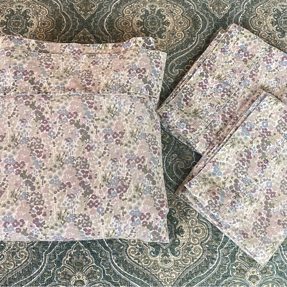 Threshold Flat Sheet w/ 2 pillowcases Queen floral